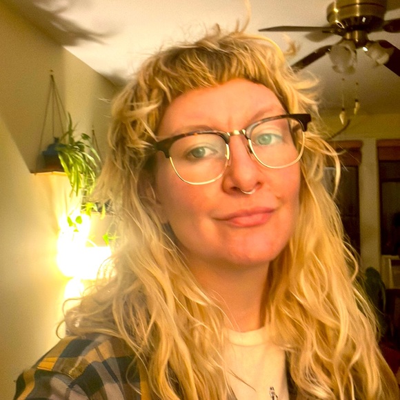 Meet your Posher, Elsie - Picture 1 of 2